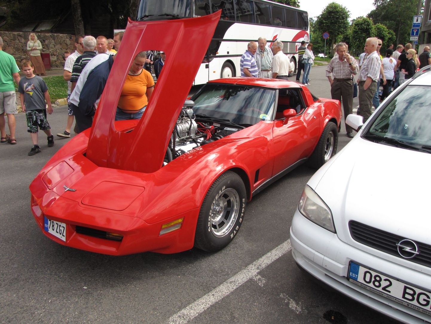 Vabaduse platsil kogunesid Chevrolet Corvette`id.