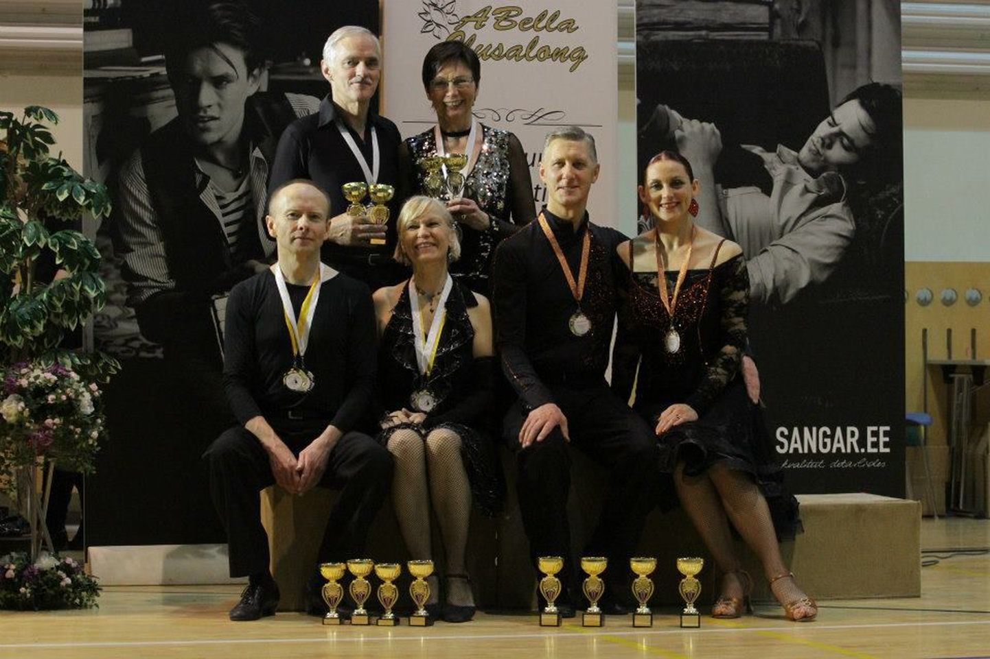 Pärnu tantsuklubi Fox tantsijad olid Eesti karikavõistlustel edukad.