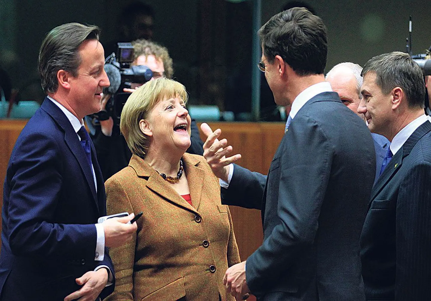 Главы правительств Великобритании, Германии, Голландии и Эстонии — Дэвид Кэмерон (слева направо), 
Ангела Меркель, Марк Рутте и 
Андрус Ансип — на заседании Европейского совета в Брюсселе.