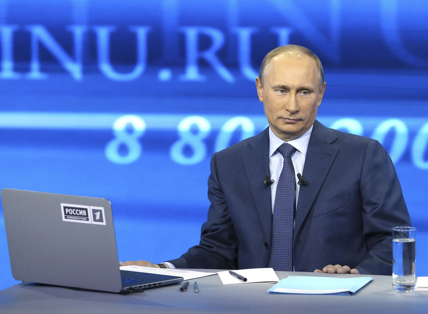 Владимир Путин во время «Прямой линии».