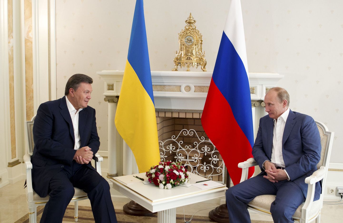 Vasakul Ukraina president Viktor Janukovõtš ja paremal Venemaa president Vladimir Putin 25. augustil Sotšis.