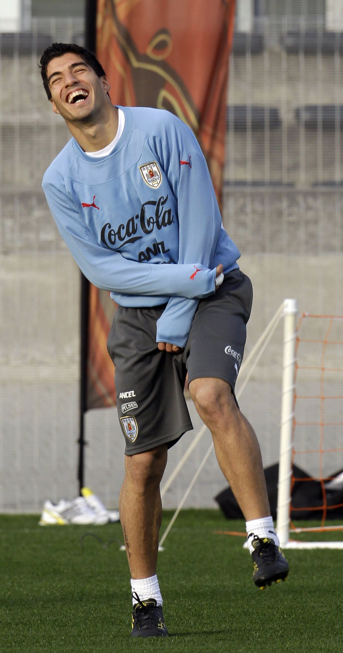 Один из самых знаменитых клубов Manchester United мечтает купить уругвайского нападающего Луиса Суареса.