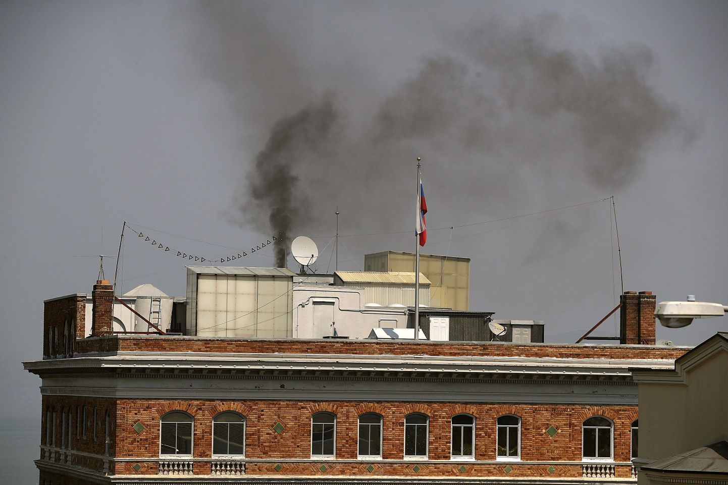 Venemaa konsulaadist tõusis suitsusammas.