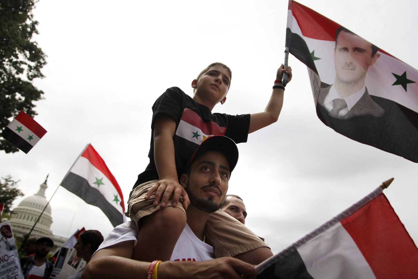 USAs elavad süürlased Bashar al-Assadi toetuseks korraldatud meeleavaldusel.