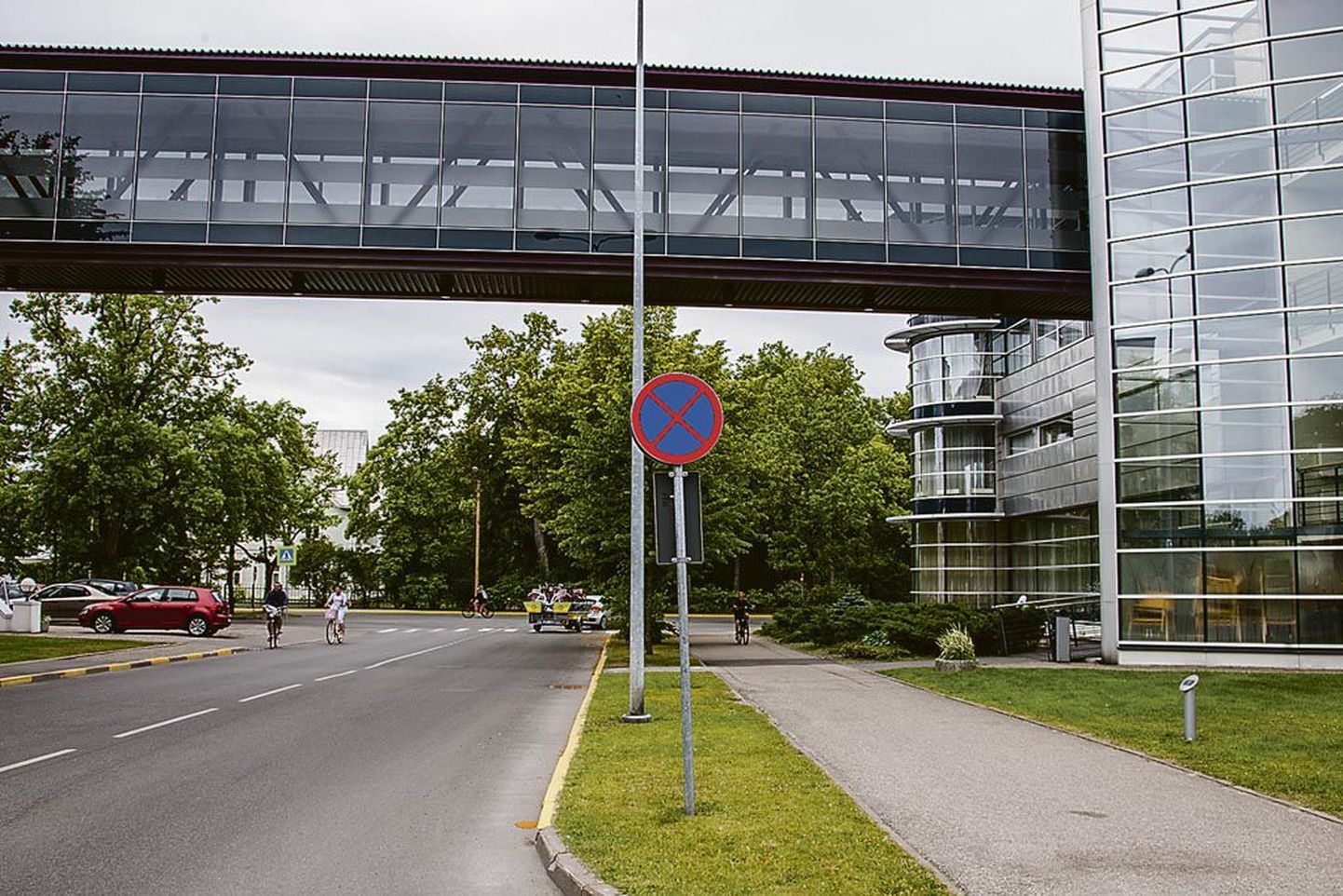 Aia-Tammsaare tänava ristmiku kollased jooned on mõeldud selleks, et hõlbustada bussiliiklust.