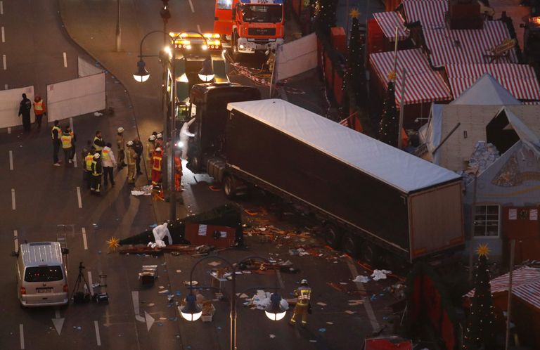 Krimiuurijad Berliini jõuluturu rünnakus kasutatud veoauto juures