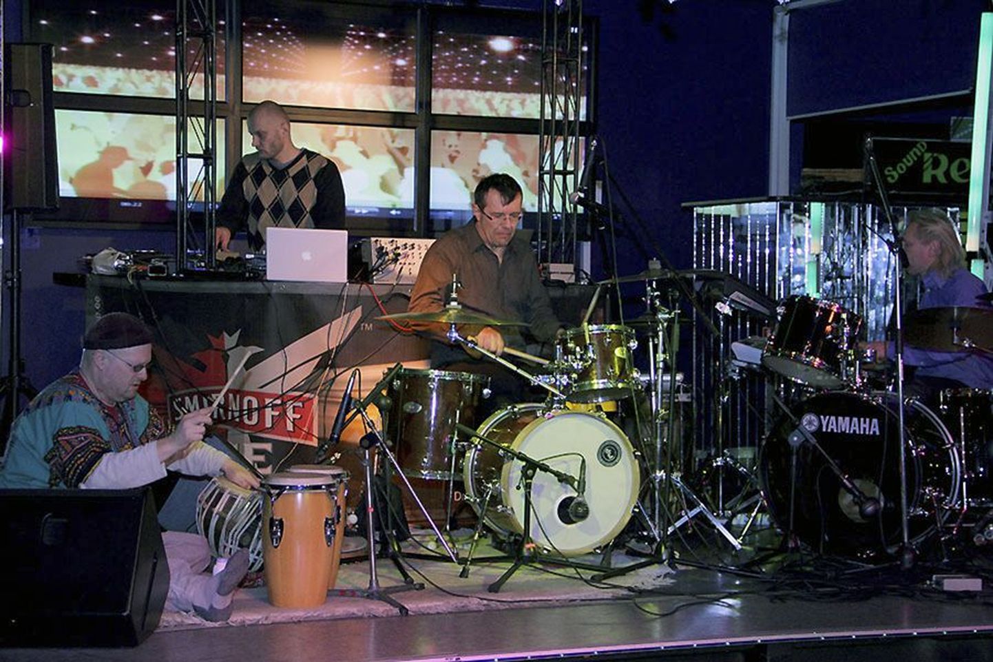Viljandlastele aastatega hästi tuttavaks saanud Drum Prana pakub kõige suurema elamuse kontserdil nagu muusika ikka.