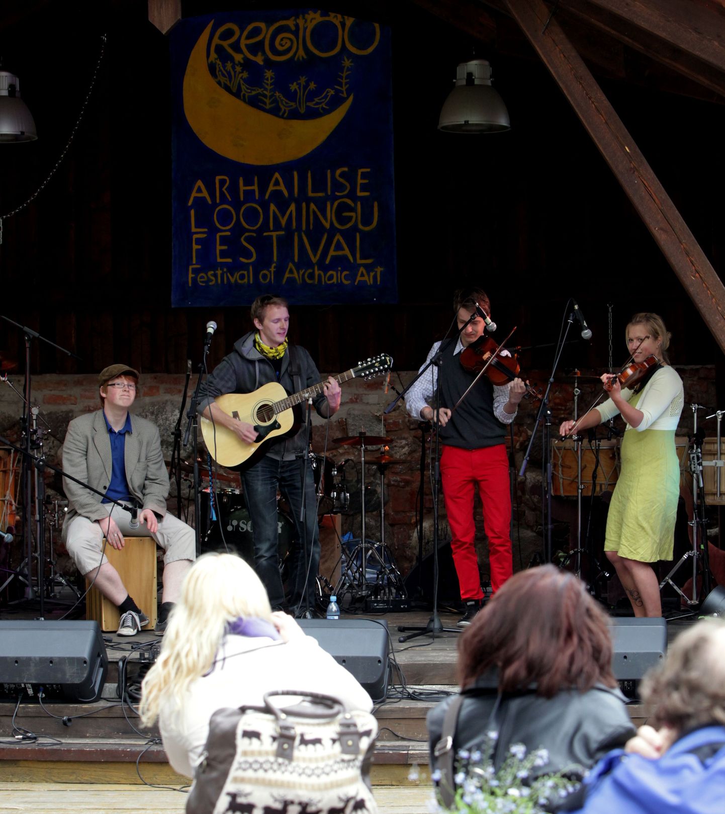 Regiöö festivalil on mitme aasta jooksul kuulajate ette tulnud nii noori (pildil ansambel Positivus aastal 2006) kui ka vanemaid muusikuid.