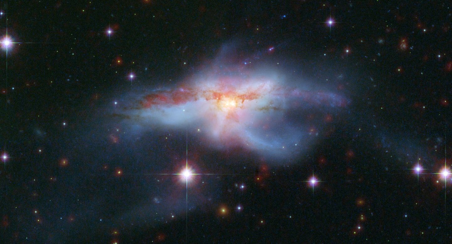 Suured kosmoseteleskoobid jäädvustasid kahe galaktika kokkupõrke