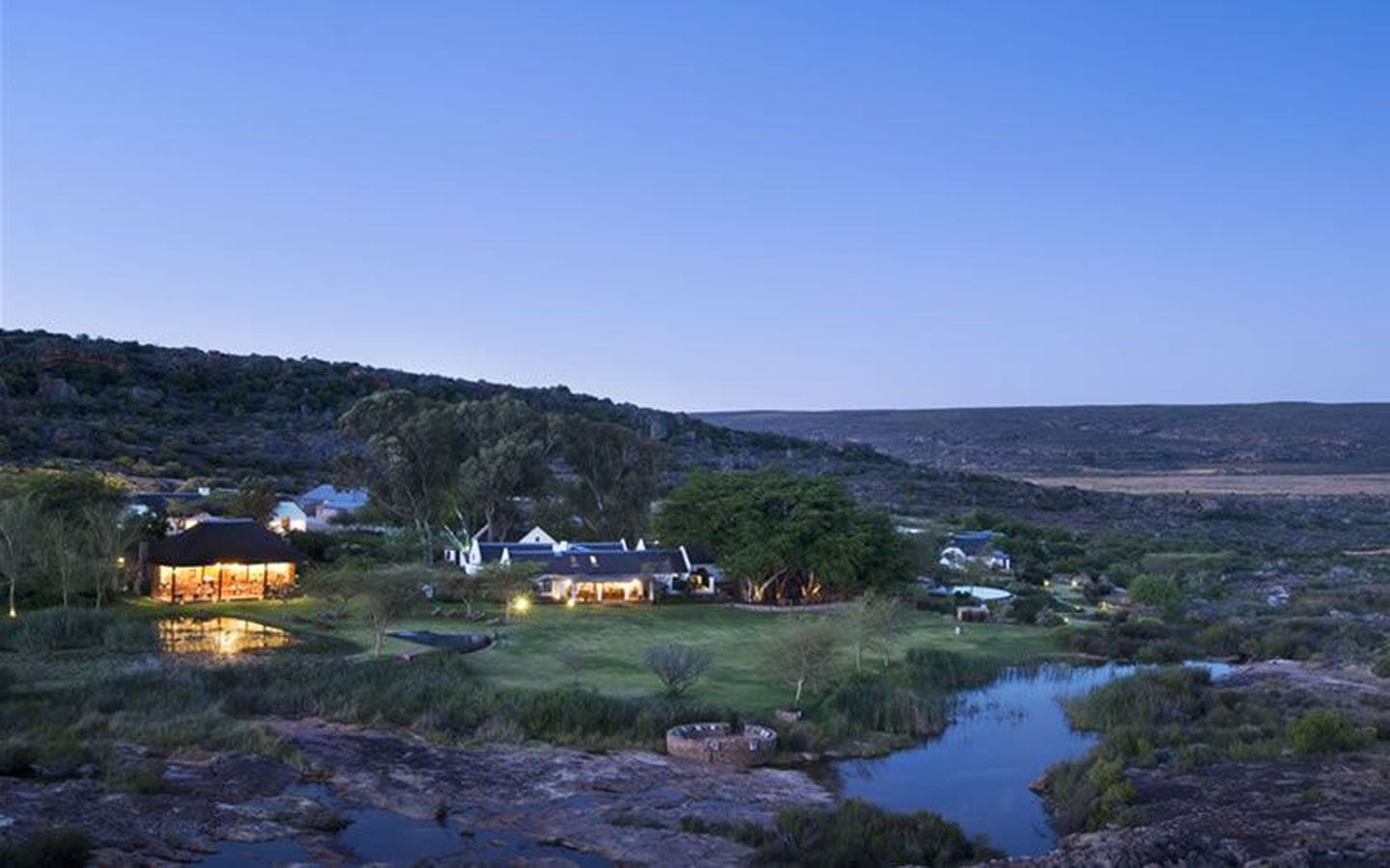 Safarihotell Bushmans Kloof asub Kaplinnast kolmetunnise autosõidu kaugusel.