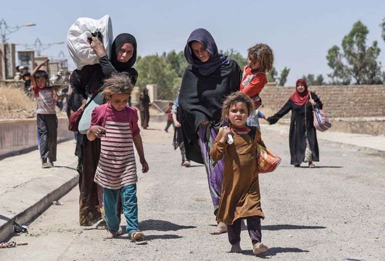 Tsiviilisikud Mosulist põgenemas. Foto: Mohamed El-Shahed/AFP/Scanpix