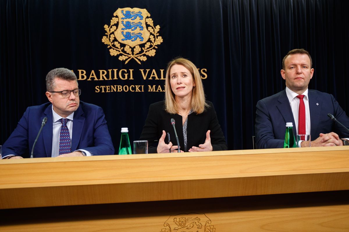 На пресс-конференции правительства: Урмас Рейнсалу, Кая Каллас и Лаури Ляэнеметс.