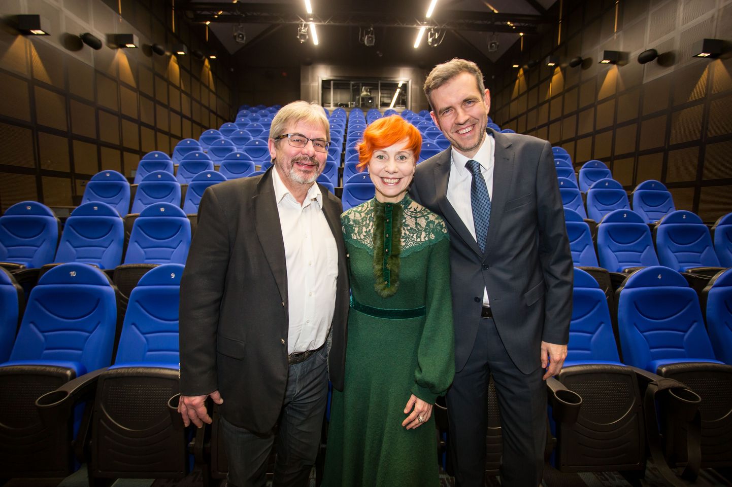Aaste teo laureaadid: teatrikino arhitekt Raul Vaiksoo, filmis "Ema" nimiosatäitjat mänginud Tiina Mälberg ja Rakvere teatri juht Velvo Väli.