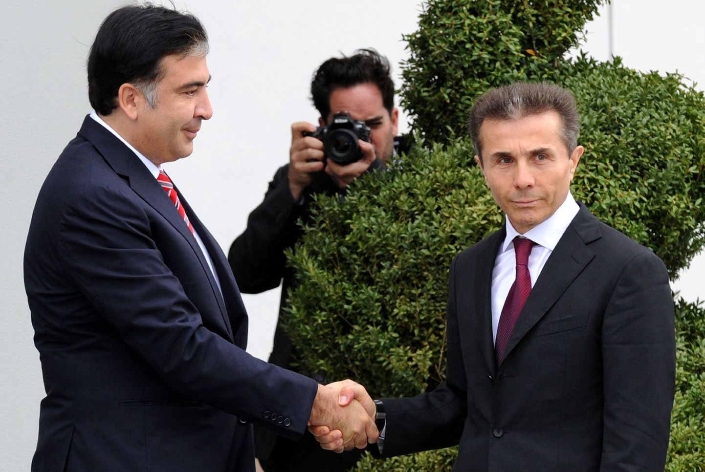 Gruusia president Mihheil Saakašvili (vasakul) koos peaminister Bidzina Ivanišviliga (paremal).