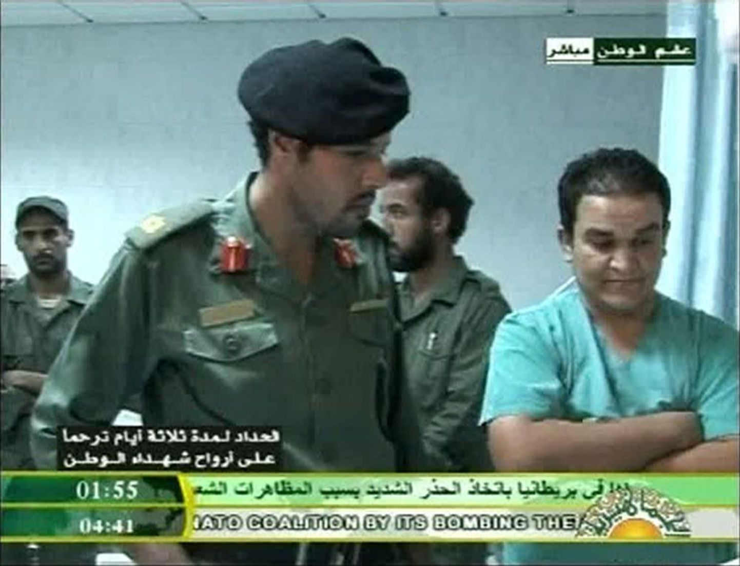 Khamis Gaddafi (keskel)