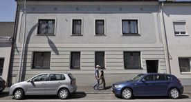 Деньги не пахнут: дом зверя-кровосмесителя сдают в наем