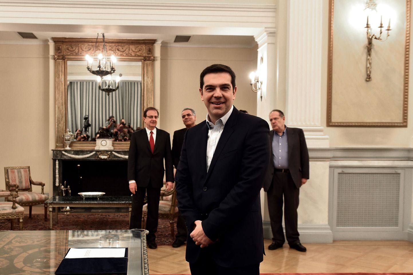 Kreeka uus peaminister Alexis Tsipras (ees keskel) peaks valitsuse koosseisu avalikustama täna.