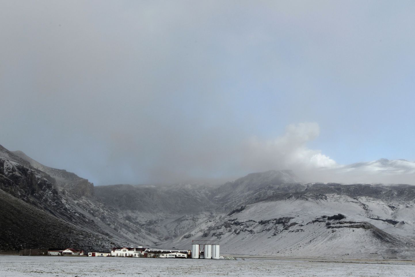 Islandit tabas võimas lumetorm