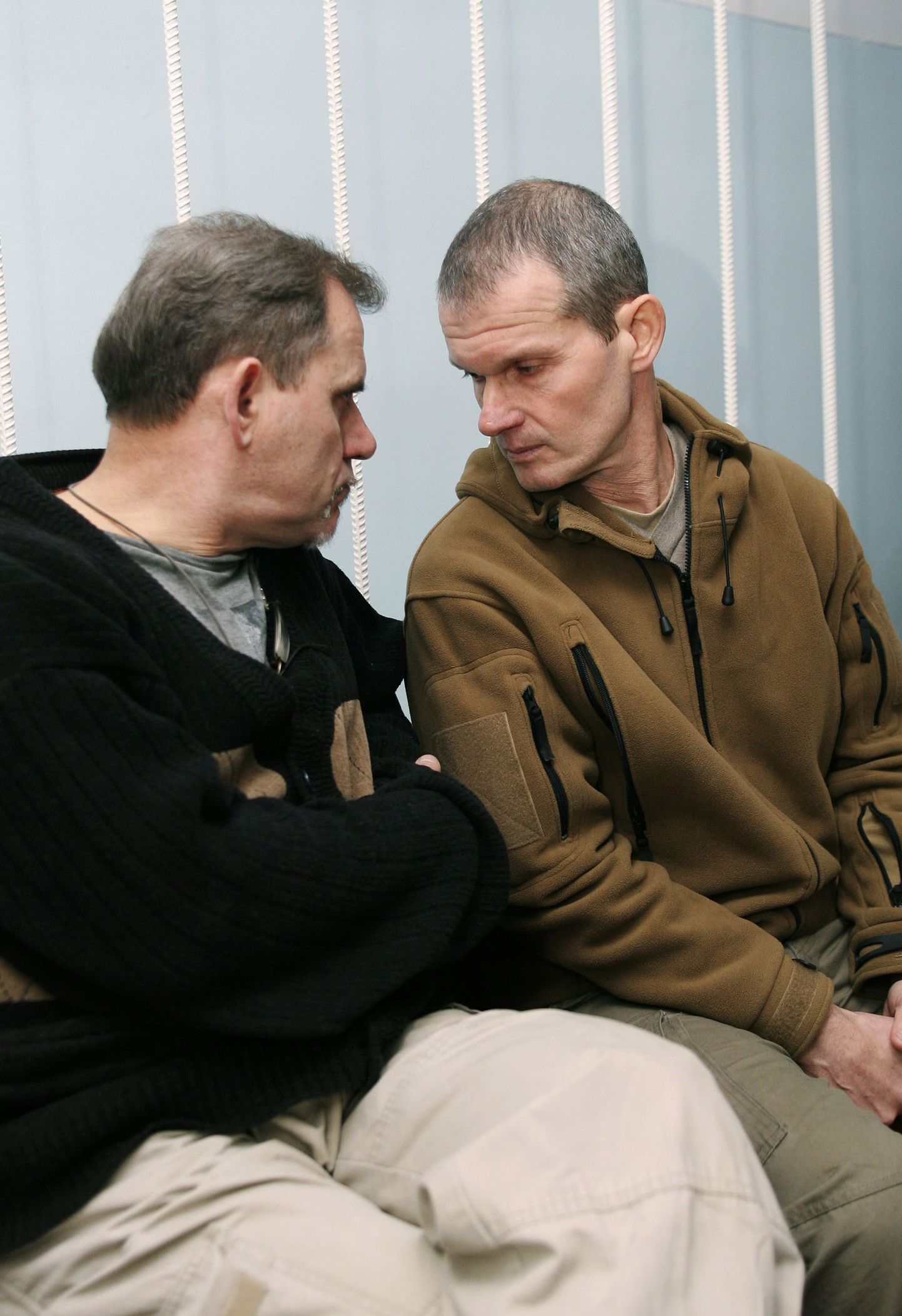 Aleksei Rudenko (vasakul) ja Vladimir Sadovnitši kohtusaalis.