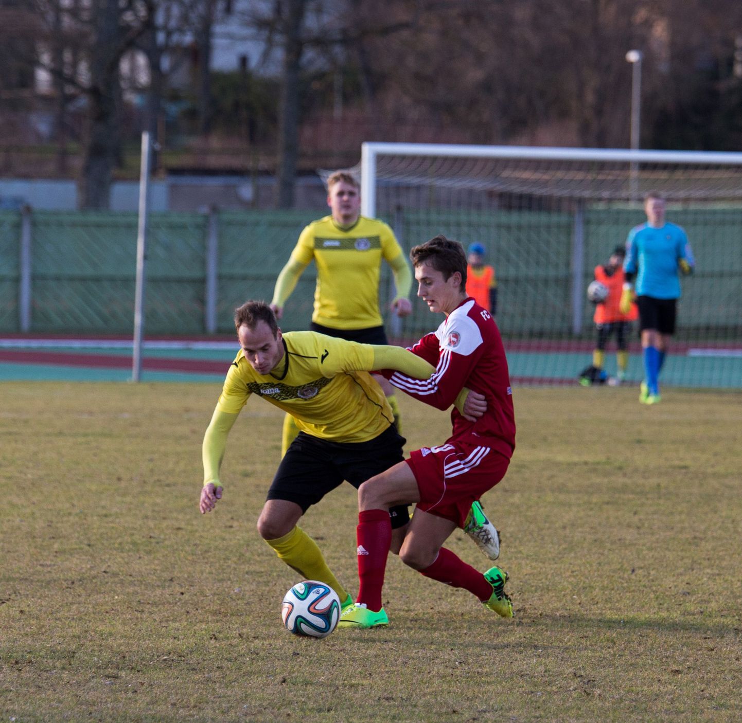 Laupäeval peeti Ahtme gümnaasiumi kunstmuruväljakul Premium-liiga otsustav üleminekumäng Jõhvi FC Lokomotivi ja Viljandi JK Tuleviku vahel, mis lõppes 1:1 viigiga.