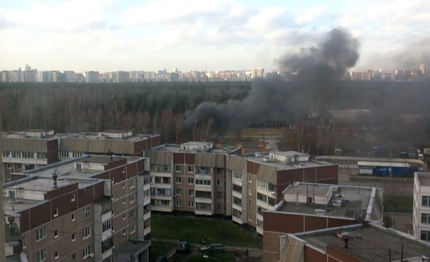 Suits Moskvas tõusmas kohast, kuhu kukkus täna helikopter.