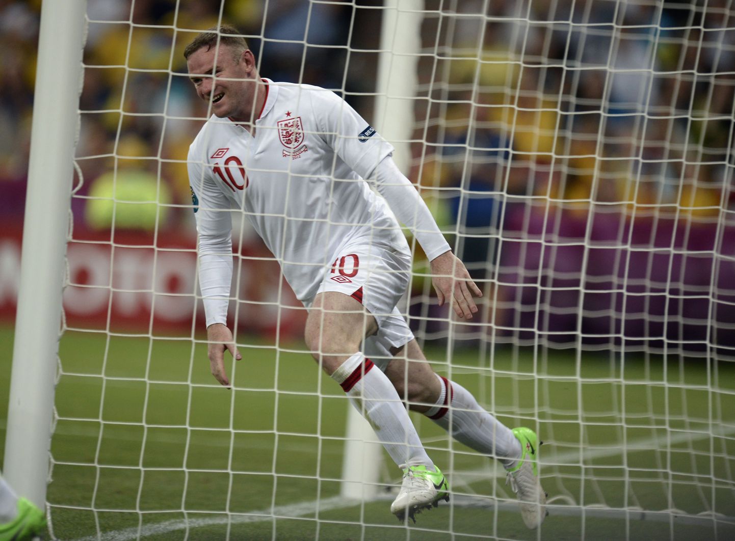 Wayne Rooney võiduväravat tähistamas.