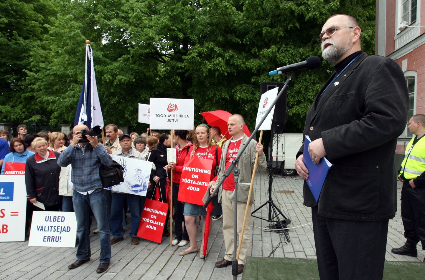 Juuni alguses Toompeal toimunud ametiühingute meeleavaldus uue töölepinguseaduse vastu.