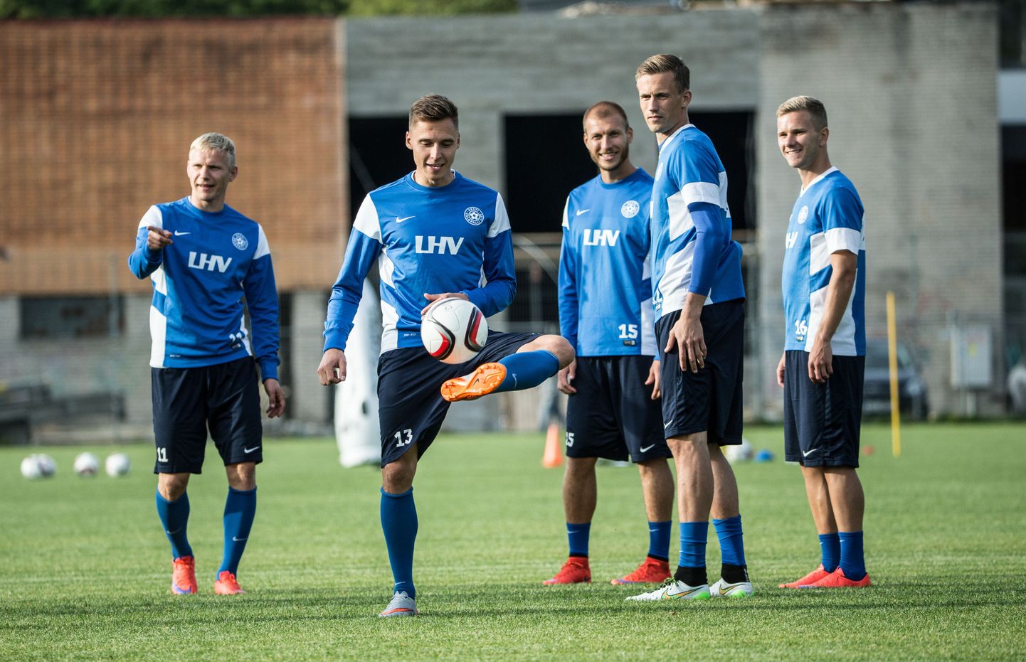Eesti jalgpallikoondis. Ats Purje (vasakult), Siim Luts, Ragnar Klavan, Mihkel Aksalu ja Markus Jürgenson.