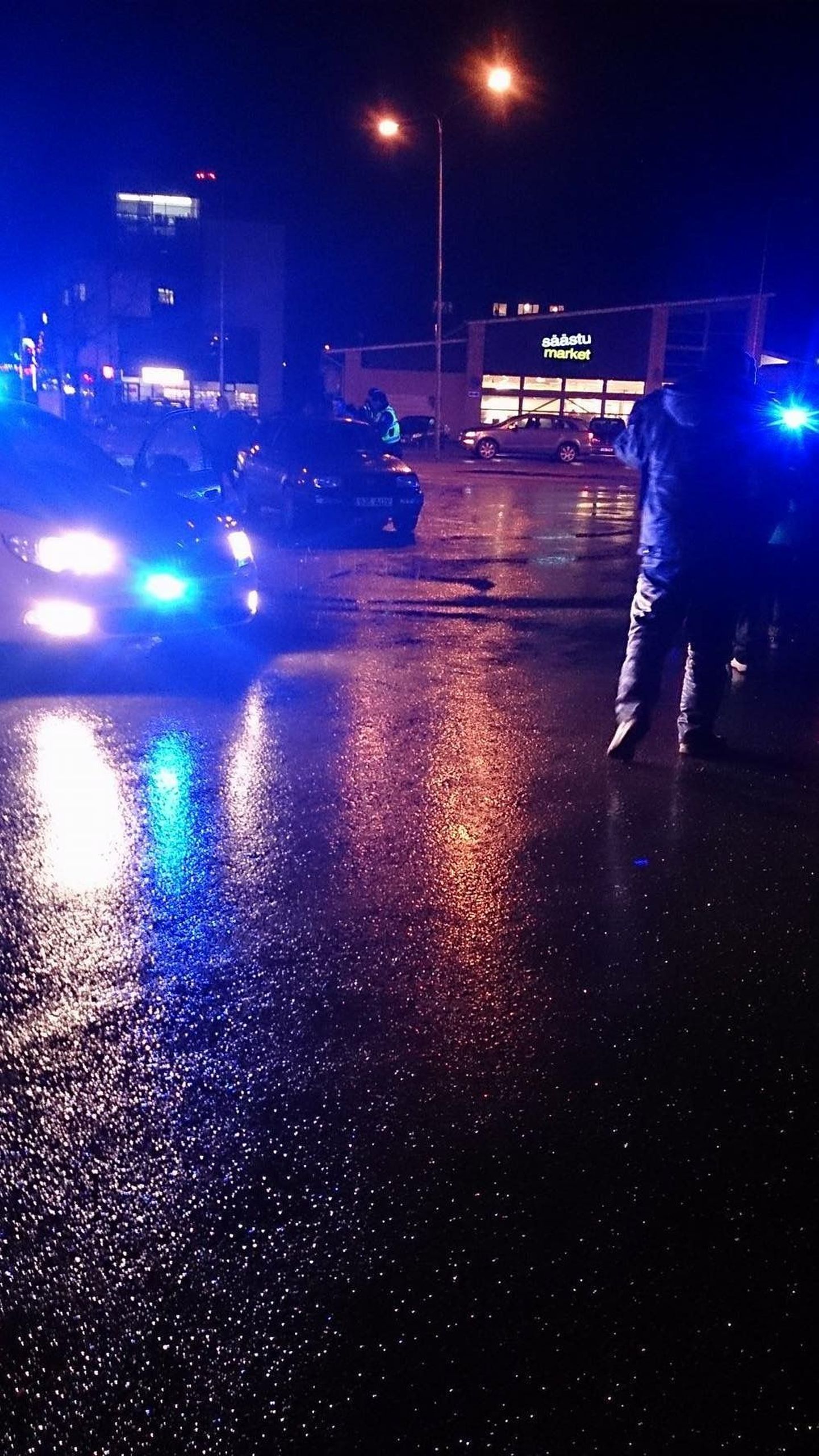 Politsei pidas Rakvere Säästumarketi juures kinni peatumismärguannet eiranud auto.