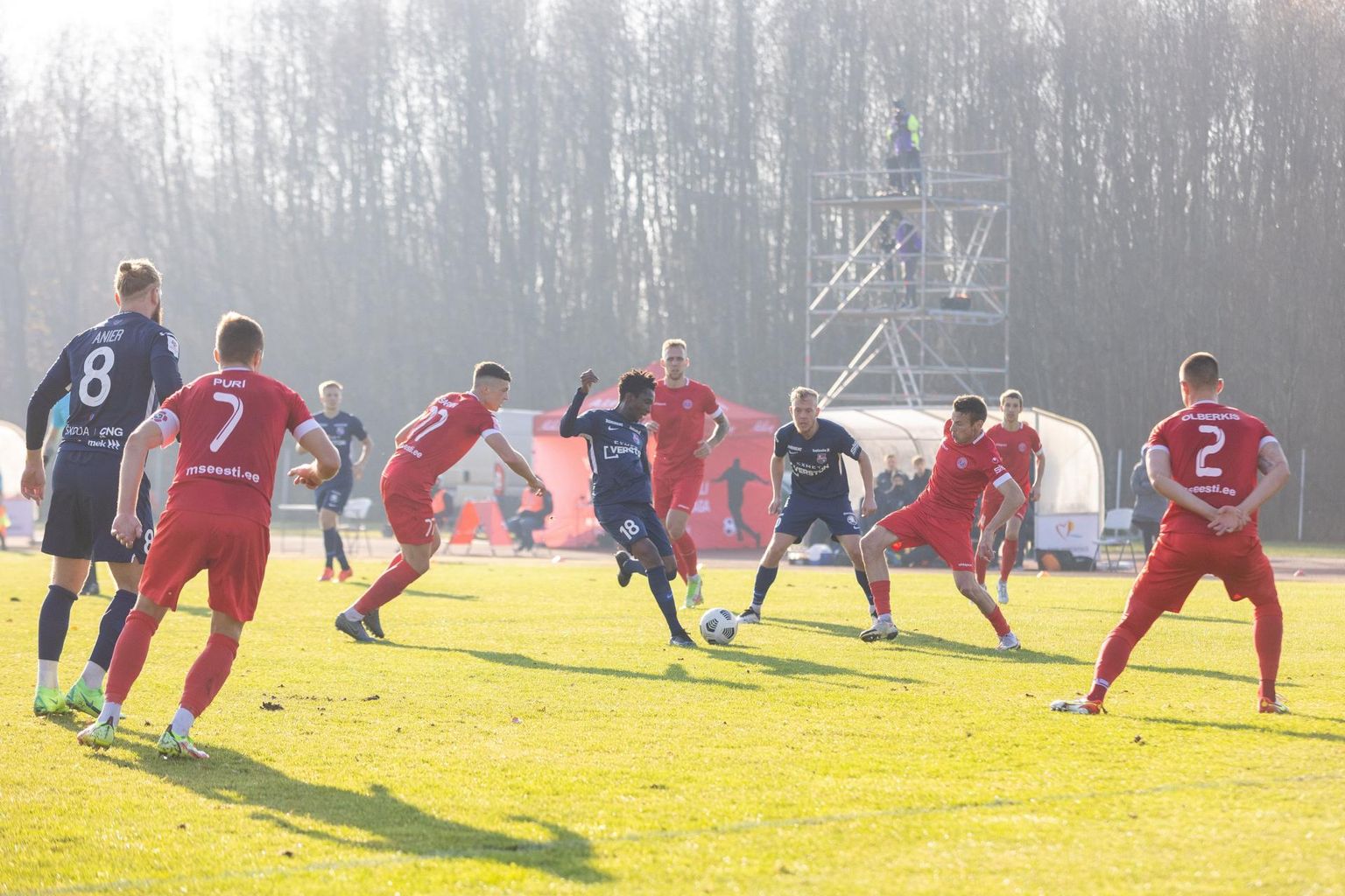 Paide linnameeskond (sinises) alustas Premium liiga lõpuspurti väga edukalt ja alistas Tallinna JK Legioni lausa 4:0.