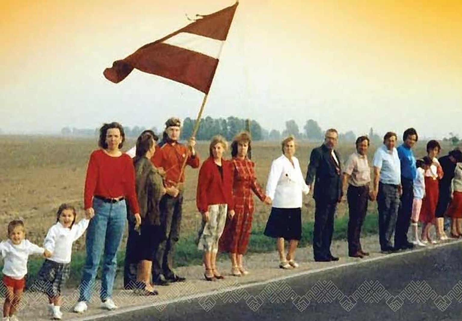 "Gaismas ceļā. Baltijas ceļam – 30". Ilustratīvs foto
