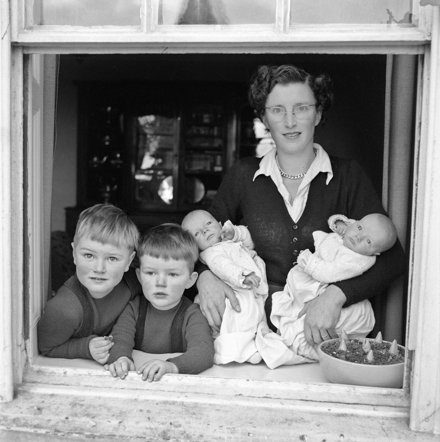 Naine lastega, 1950ndad.