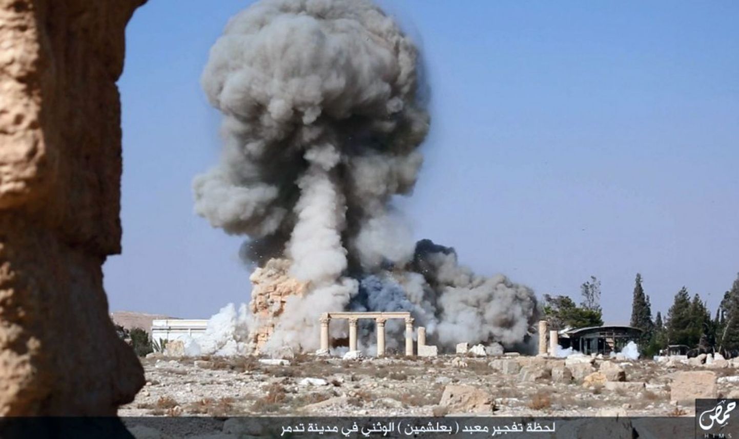 Kaader Islamiriigi poolt avaldatud videost, millel on näha plahvatust Palmyras Baalshamini templis