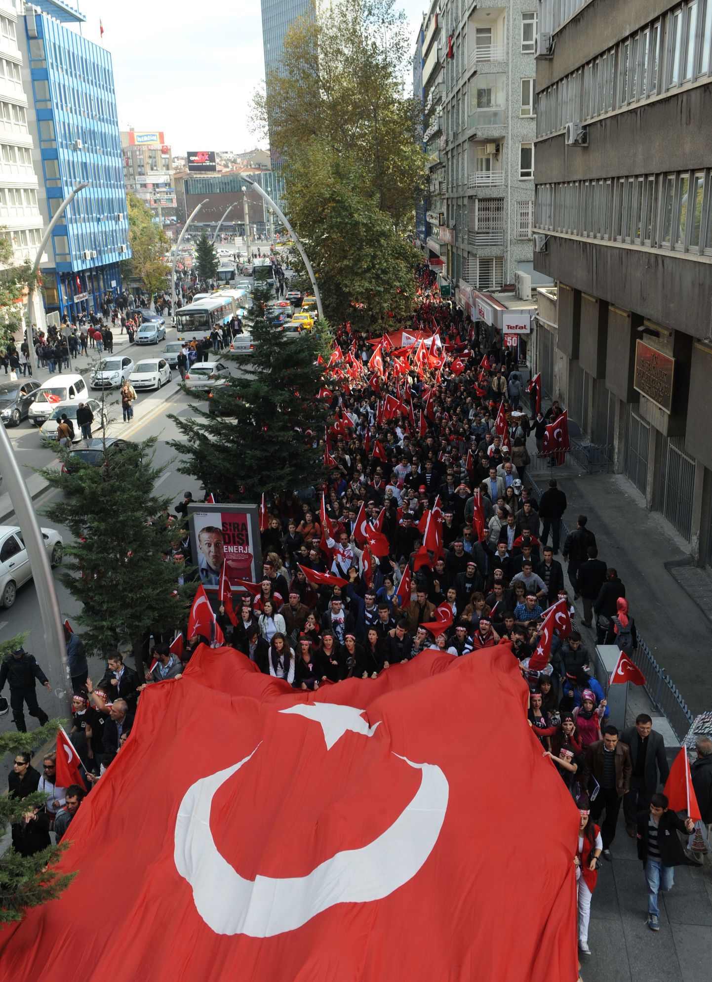 Протесты в Турции после убийства курдами 24 турецких военных.