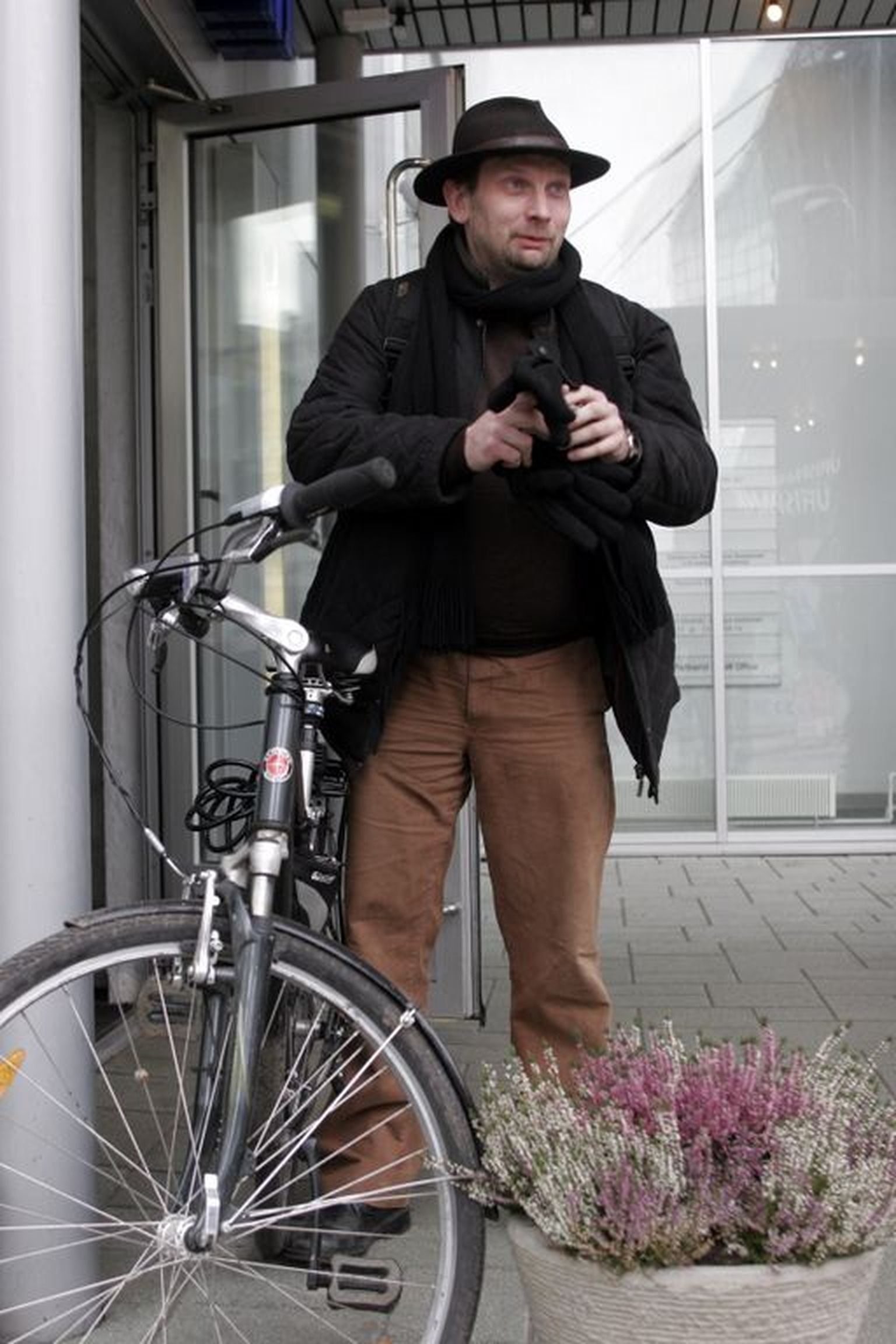 Marek Strandbergi sõnul muutub olukord ohtlikuks, kui keegi sellele Balti jaama taga asuvale maatükile midagi ehitama hakkab.