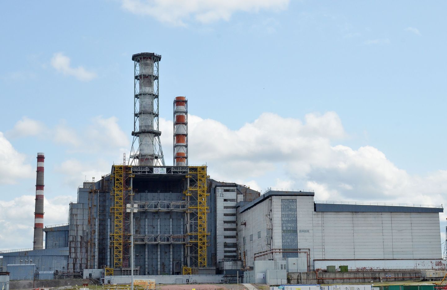 Tšernobõli tuumajaama hävinud ja kinni kaetud 4. plokk 26. aprillil 2012.