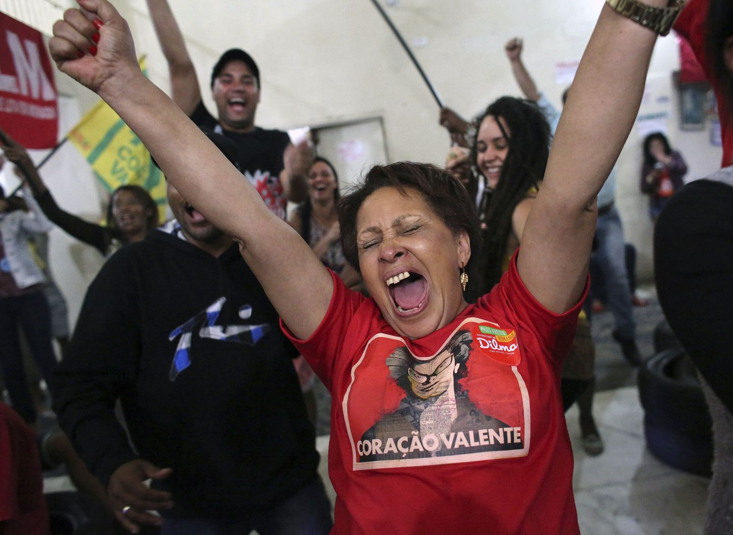 Rousseffi Tööpartei toetaja rõõm esialgseid valimistulemusi kuuldes.