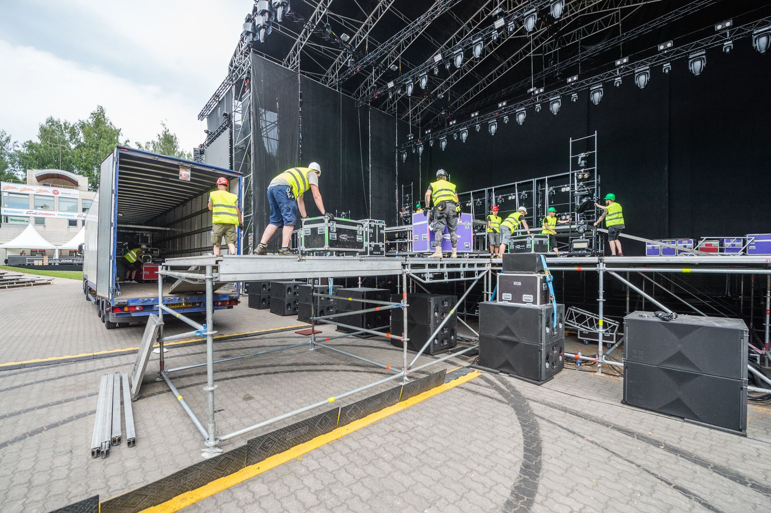 Ettevalmistused A-ha kontserdiks käivad Tartu laululaval täie hooga.