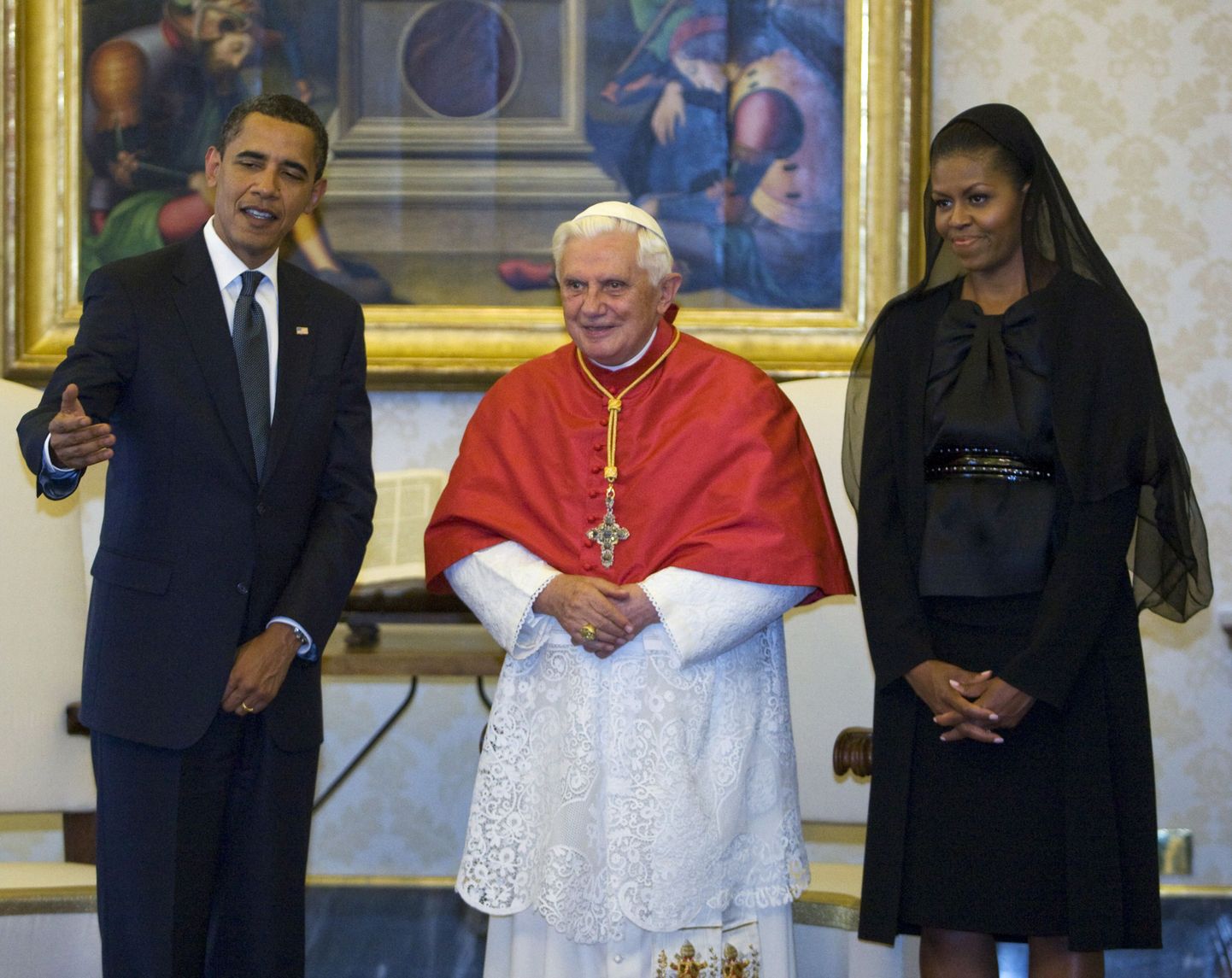 Pope Benedict XVI stands with U.S. President Barack Obama (L) and first lady Michelle Obama during their meeting in the pontiff's private library at the Vatican July 10, 2009. 
REUTERS/Chris Helgren        (VATICAN)