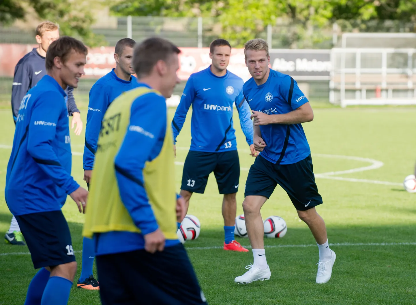 Eesti jalgpallikoondise treening Kotka tänava staadionil.