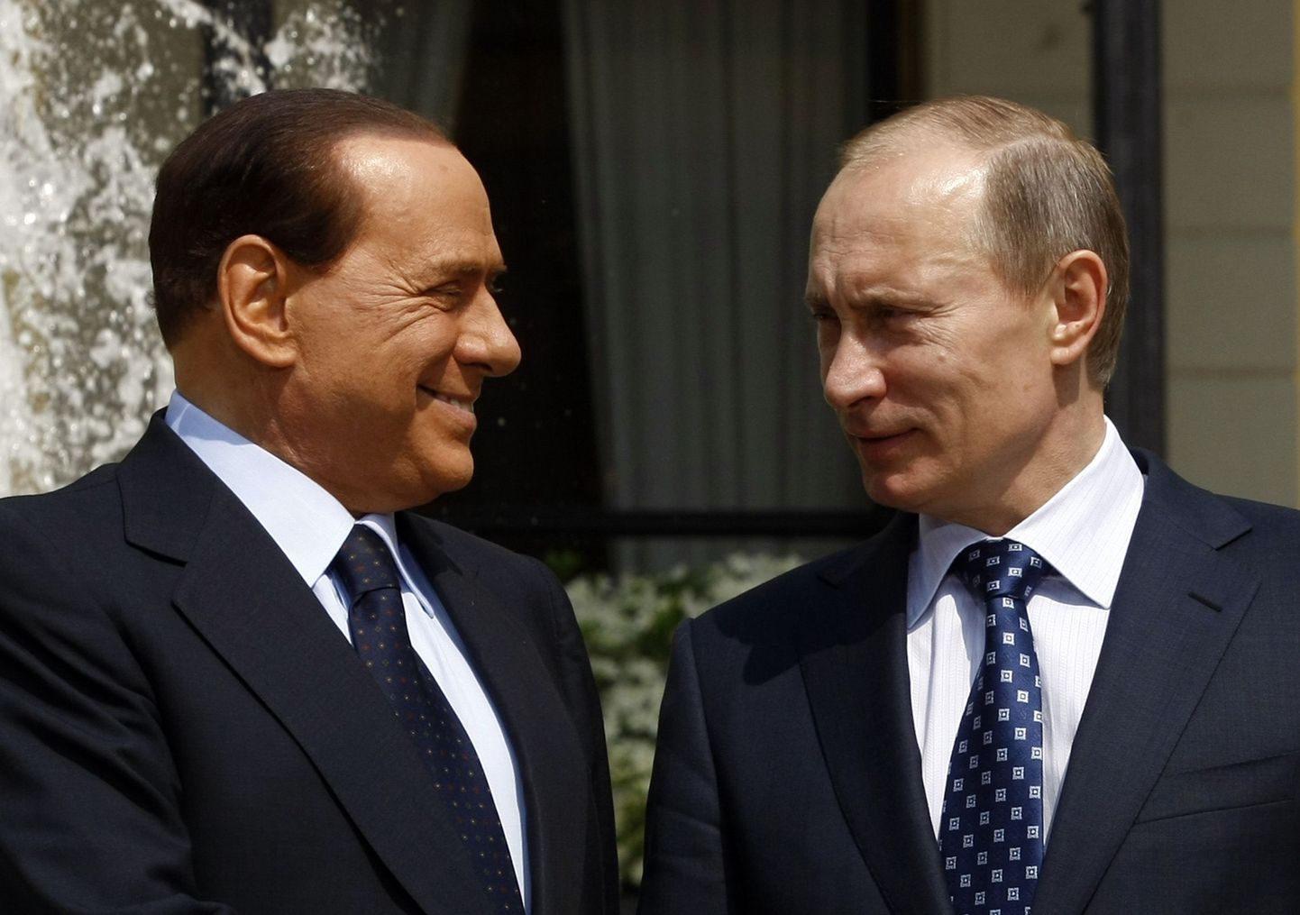 Itaalia peaminister Silvio Berlusconi (vasakul) ja Venemaa Föderatsiooni peaminister Vladimir Putin Gerno lähistel asuvas Villa Gernettos.