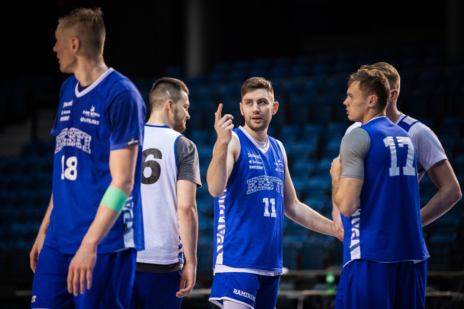 Kristian Kullamäel (keskel) saab täna viimasest võistlusmängust täpselt kaks kuud. Kuidas ta tuleb ülesannetega toime?
