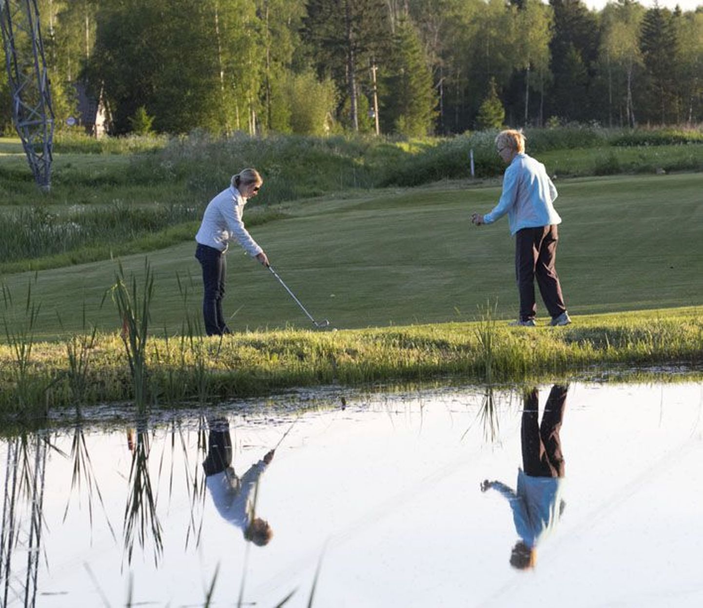 Sume suveõhtu, head sõbrad ja golf võivad olla ideaalne kooslus ning selle koosluse võiks suve jooksul järele proovida.