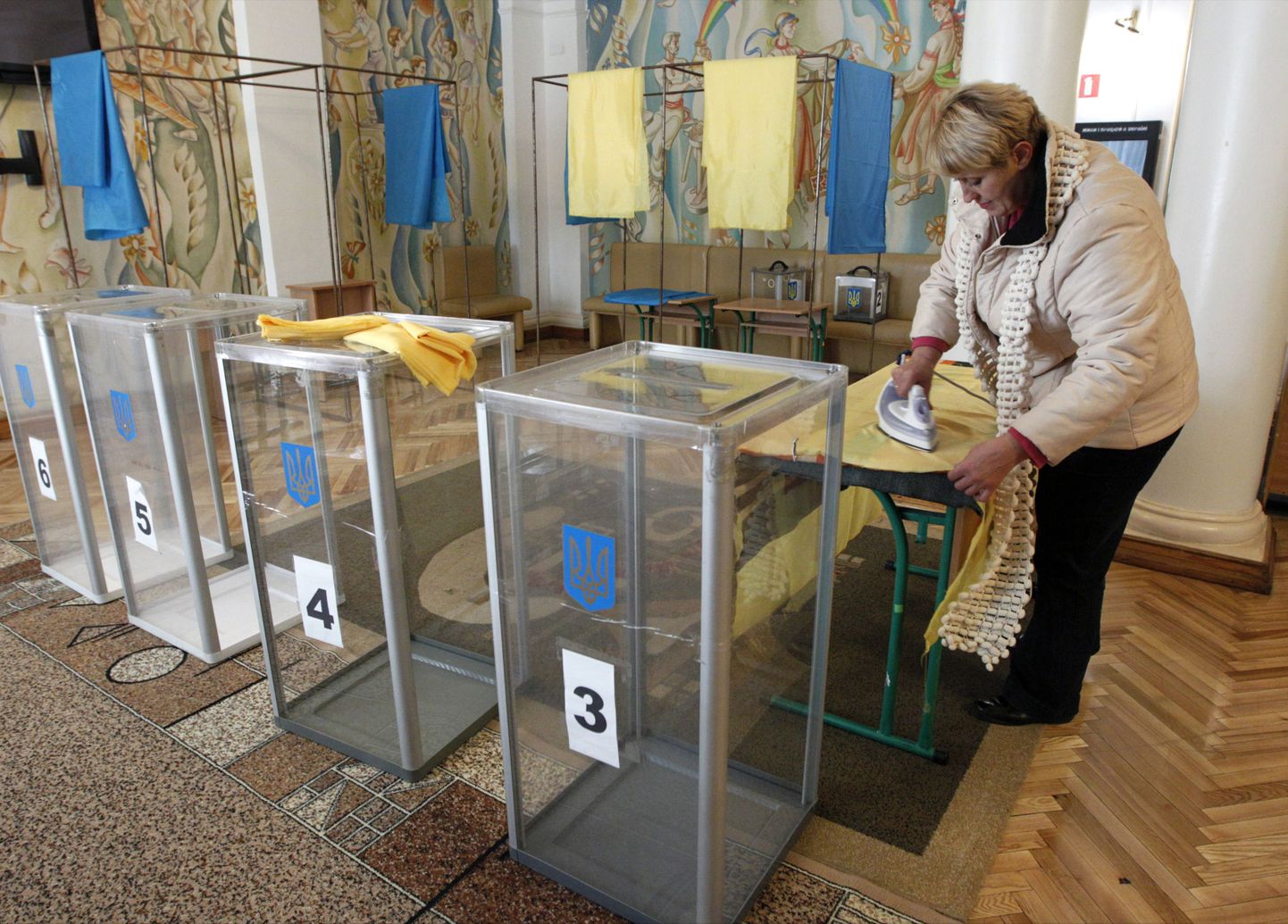 На Украине в субботу наступил день тишины – последняя пауза перед воскресными досрочными выборами в Верховную Раду.