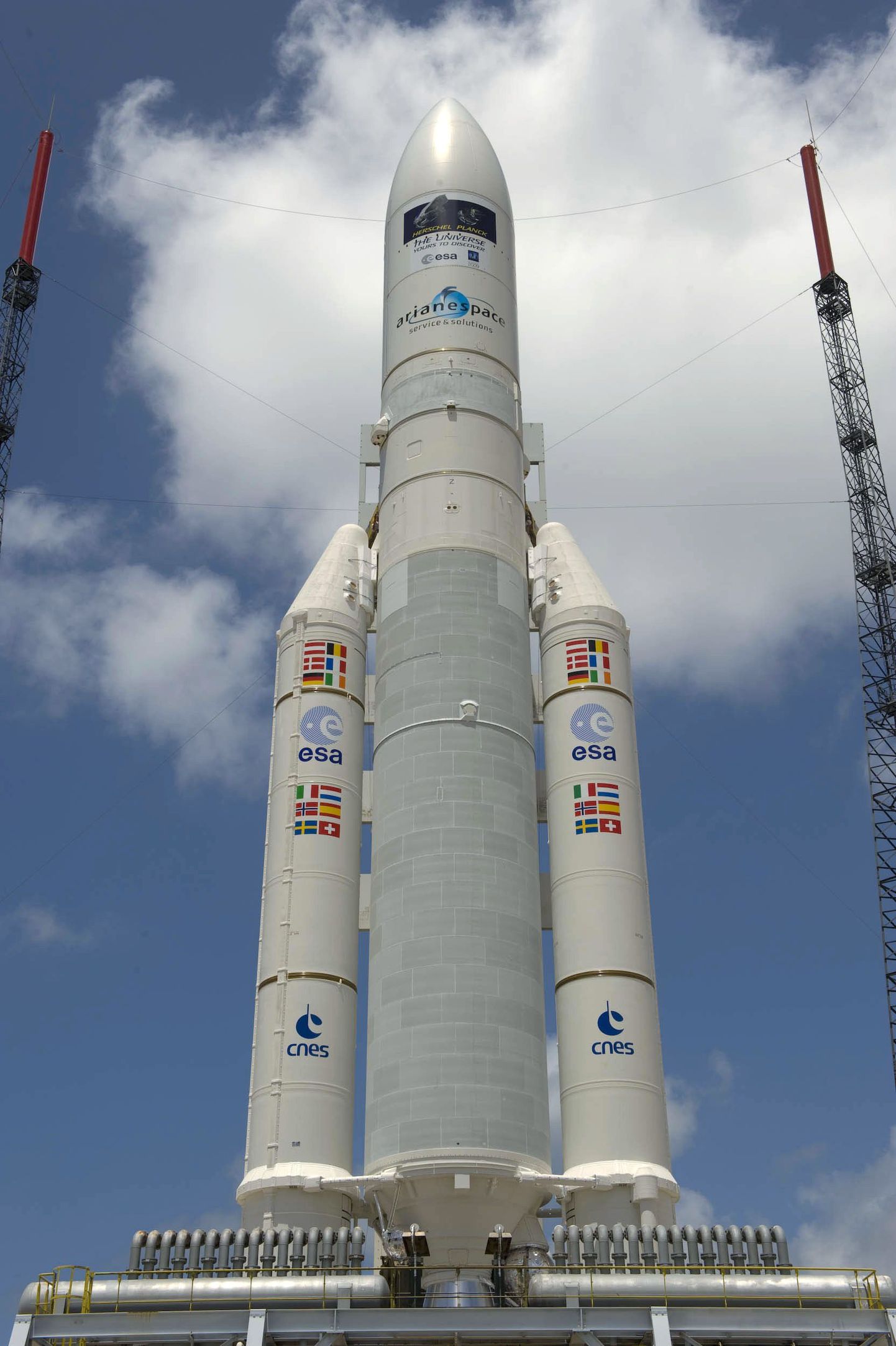 Rakett Ariane 5 eile Prantsuse Guyanas Kourou kosmosejaamas.