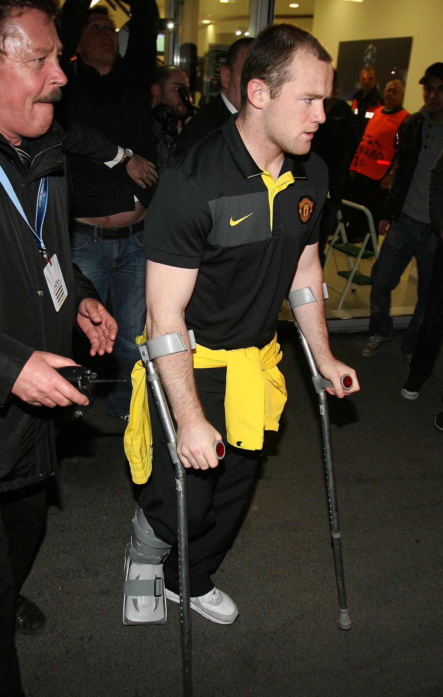 Wayne Rooney lahkus staadionilt karkudel.