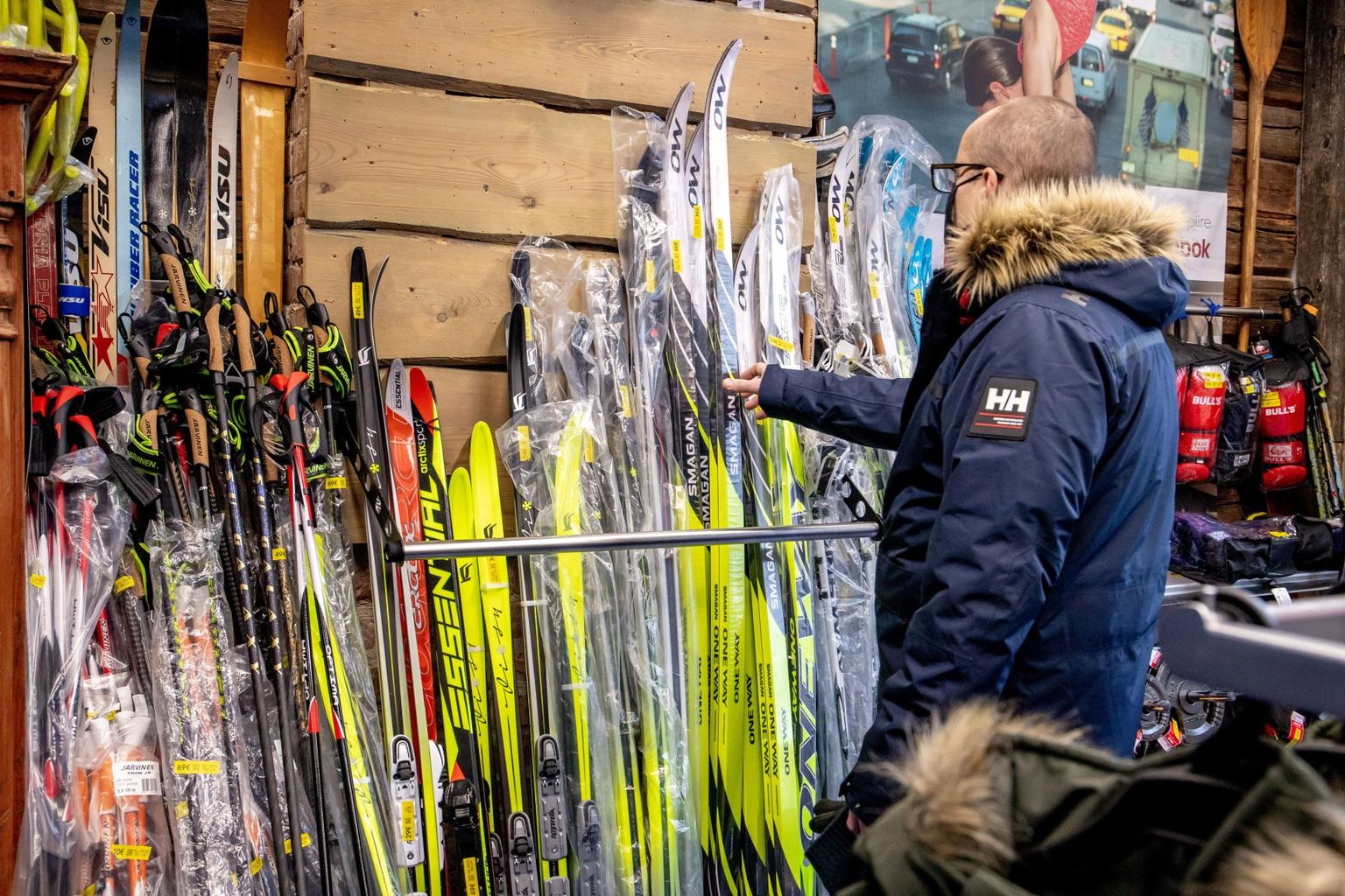 Nähtavasti on Pärnus inimeste huvi talispordivarustuse vastu hüppeliselt suurendanud see, et nii Pärnus kui Jõulumäel on avatud kunstlumerada ja Pärnus uisuväljak.