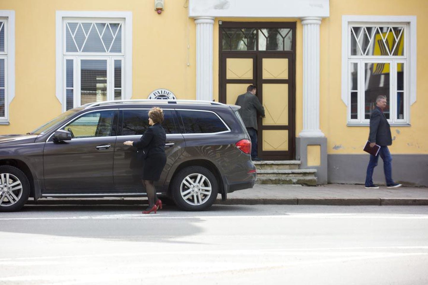 Riigikogu liige Kersti Sarapuu sõitis Mercedes-Benzi maasturiga juba siis, kui juhtis Paide linna, liisingumakse on 930 eurot kuus.