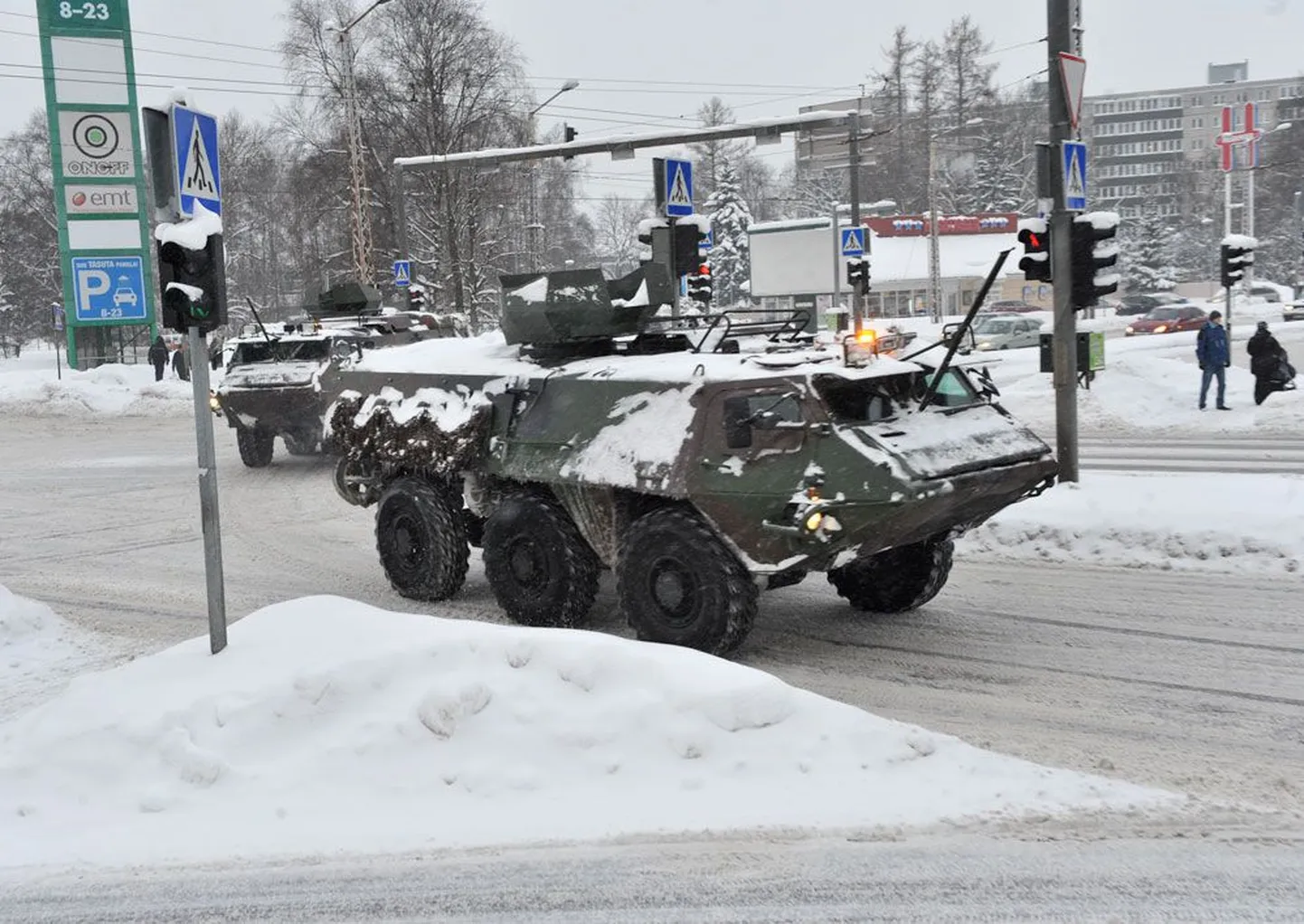Eesti kaitsevägi kasutab Pasi soomukeid, mille ametlik nimi on Sisu XA-180EST. Hollandlastel on samade soomukite natuke uuem versioon.