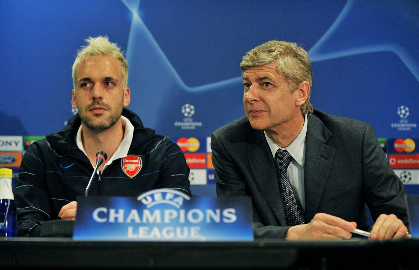 Arsenali väravavaht Manuel Almunia (vasakul) ja peatreener Arsene Wenger